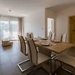 Hundefreundliches Nur 100 Meter Zum Mit Sauna, Meerblick, Whirlpool Dramalj