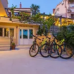 Hundefreundliches Nur 100 Meter Zum Mit Sauna, Meerblick, Whirlpool Appartement Dramalj