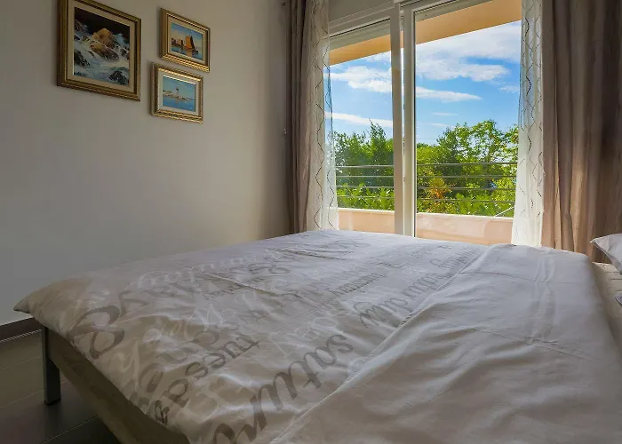 Apartment Hundefreundliches Nur 100 Meter Zum Mit Sauna, Meerblick, Whirlpool Dramalj