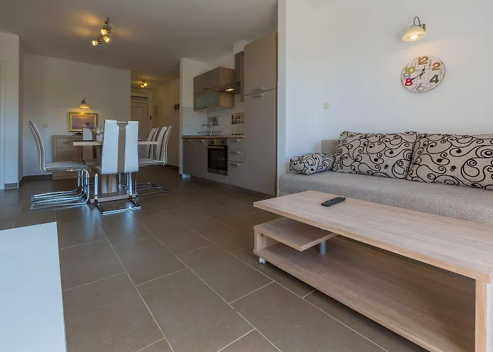 Hundefreundliches Nur 100 Meter Zum Mit Sauna, Meerblick, Whirlpool * Dramalj