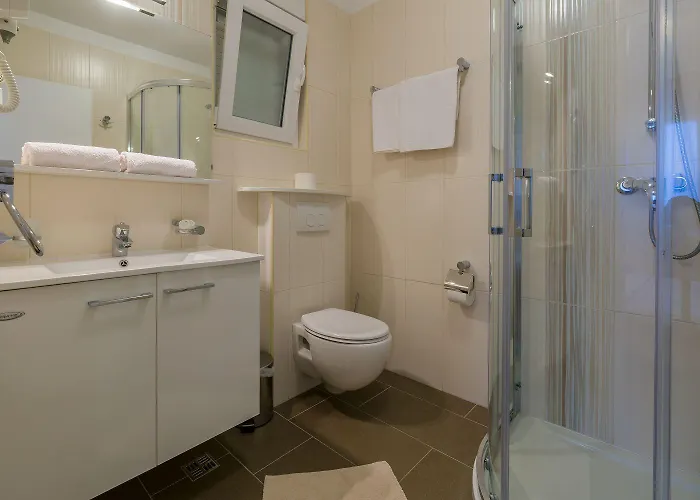 Hundefreundliches Nur 100 Meter Zum Mit Sauna, Meerblick, Whirlpool Dramalj