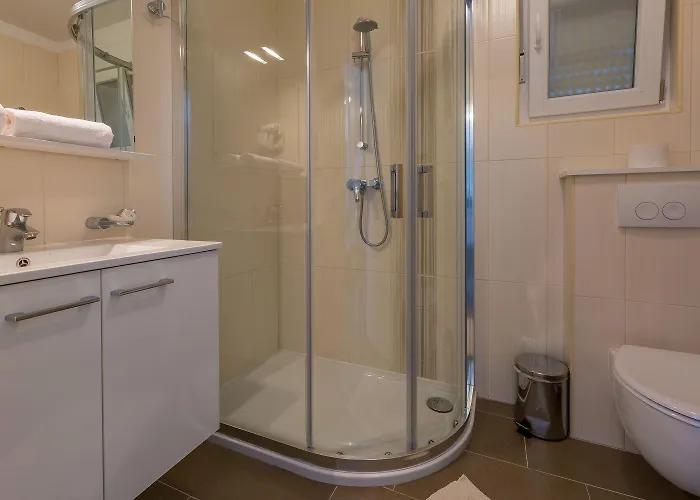 Hundefreundliches Nur 100 Meter Zum Mit Sauna, Meerblick, Whirlpool * Dramalj